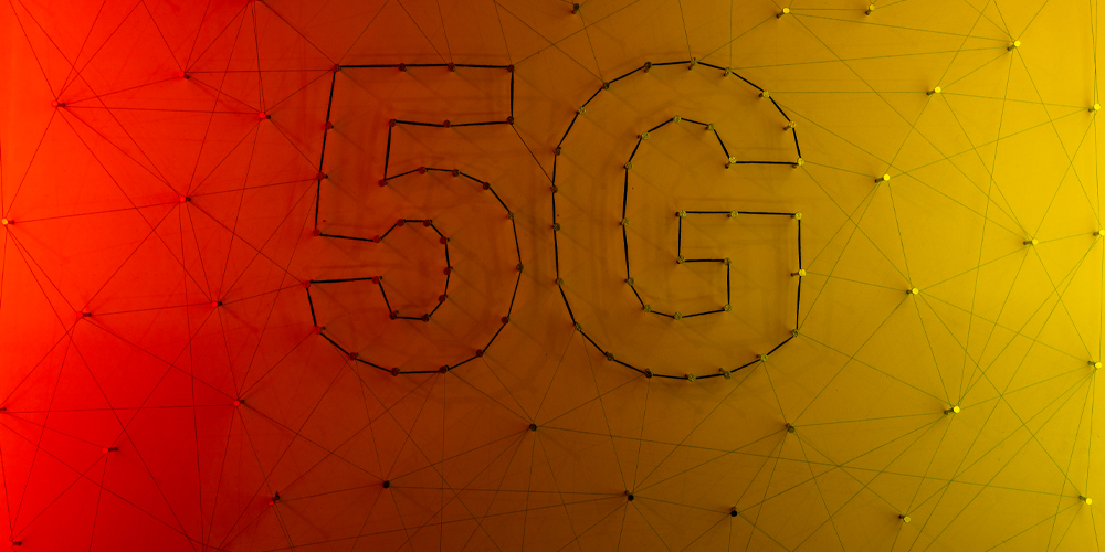 A side-by-side comparison chart highlighting the key differences between 5G and 4G technologies, including speed, latency, and device capacity.